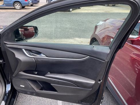 Used 2014 Cadillac XTS w/ Rear Seat Comfort Package image 28