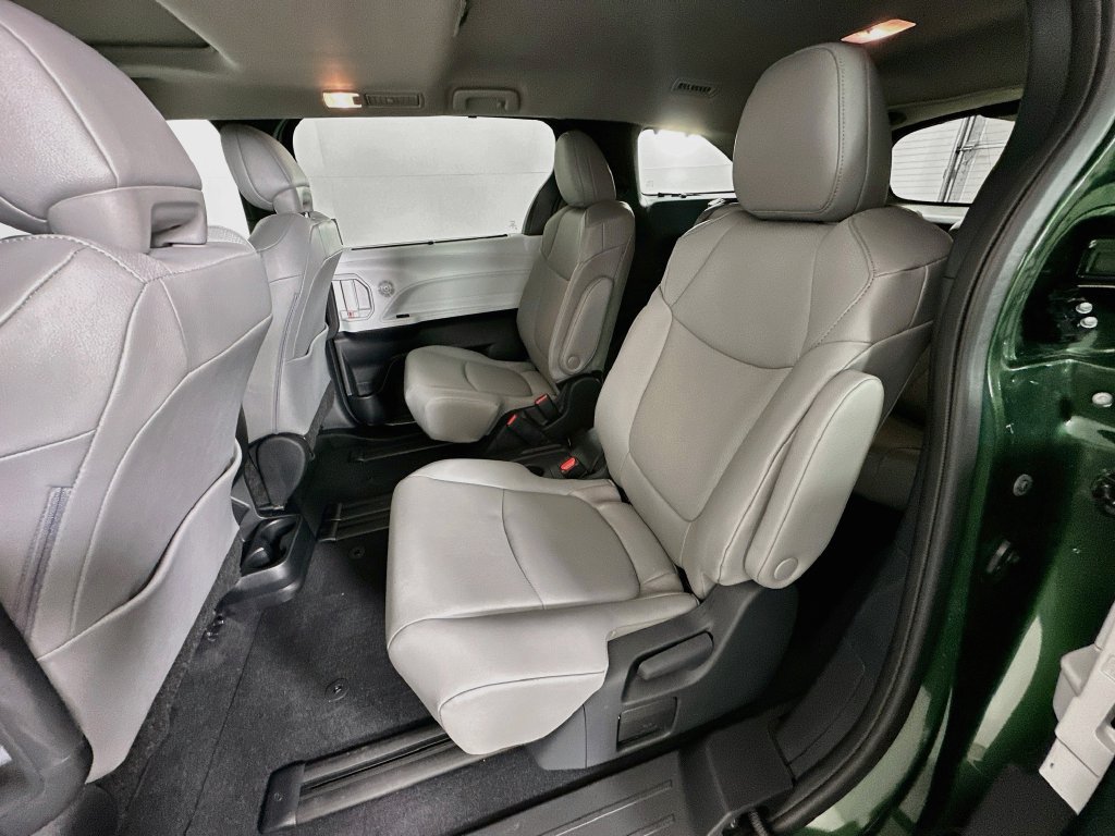 Certified 2026 Toyota Sienna XLE FWD image 25