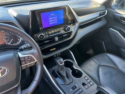 Used 2024 Toyota Highlander XLE image 34