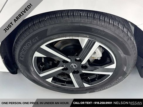 Certified 2025 Nissan Sentra SV FWD image 28