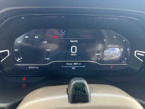 Used 2024 GMC Yukon Denali w/ Advanced Technology Package AWD/4WD image 21