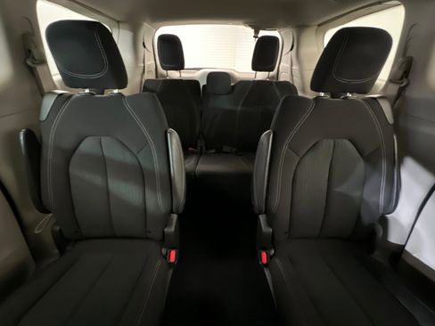 Certified 2023 Chrysler Voyager LX image 25
