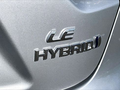 Used 2024 Toyota Corolla LE w/ LE Convenience Package FWD image 9