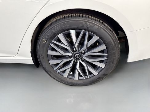 Used 2025 Nissan Altima 2.5 SV image 37