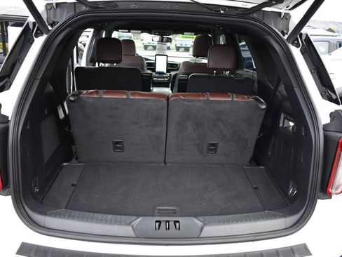 Used 2023 Ford Explorer Platinum w/ Technology Package image 35