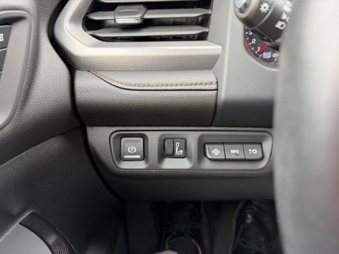 Used 2023 GMC Acadia AT4 w/ Technology Package image 30