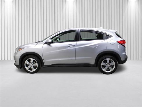 Used 2017 Honda HR-V LX image 3
