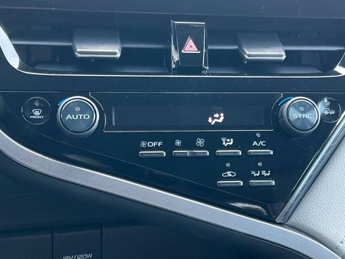 Used 2021 Toyota Camry LE image 19