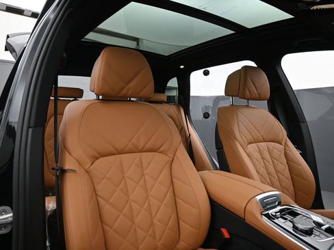 Used 2025 BMW X5 xDrive50e w/ Climate Comfort Package image 21