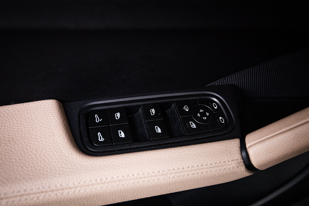 Certified 2025 Porsche Cayenne Coupe AWD/4WD image 22