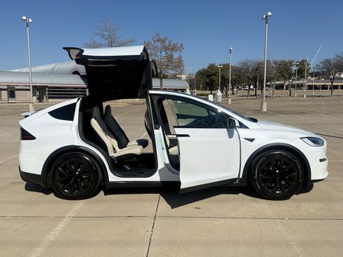 Used 2022 Tesla Model X Plaid image 28