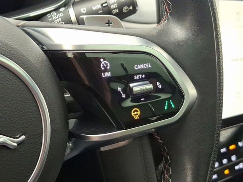 Used 2023 Jaguar F-PACE SVR image 24