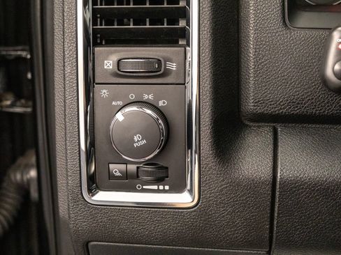 Used 2018 RAM 3500 Laramie w/ Convenience Group AWD/4WD image 18