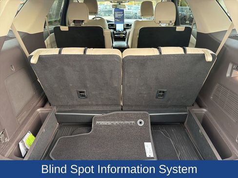 Certified 2021 Ford Explorer Platinum w/ Premium Technology Package image 9