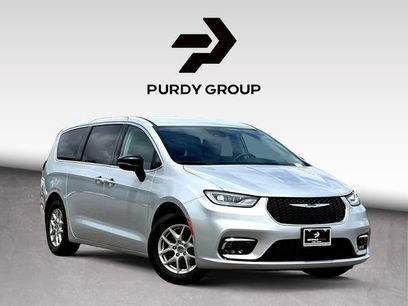Used 2024 Chrysler Pacifica Touring-L
