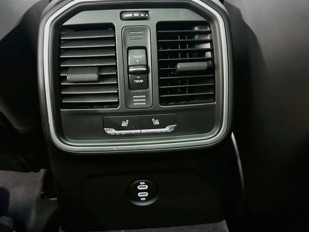 Certified 2025 Porsche Macan AWD/4WD image 26