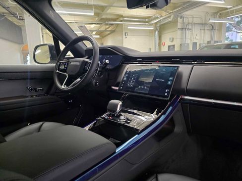 New 2026 Land Rover Range Rover Sport SE AWD/4WD image 12