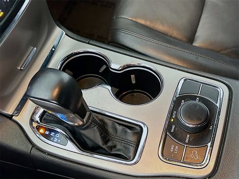 Used 2022 Jeep Grand Cherokee Limited w/ Tech Group image 30