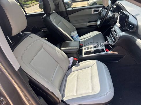 Used 2021 Ford Explorer XLT w/ Equipment Group 202A RWD image 34