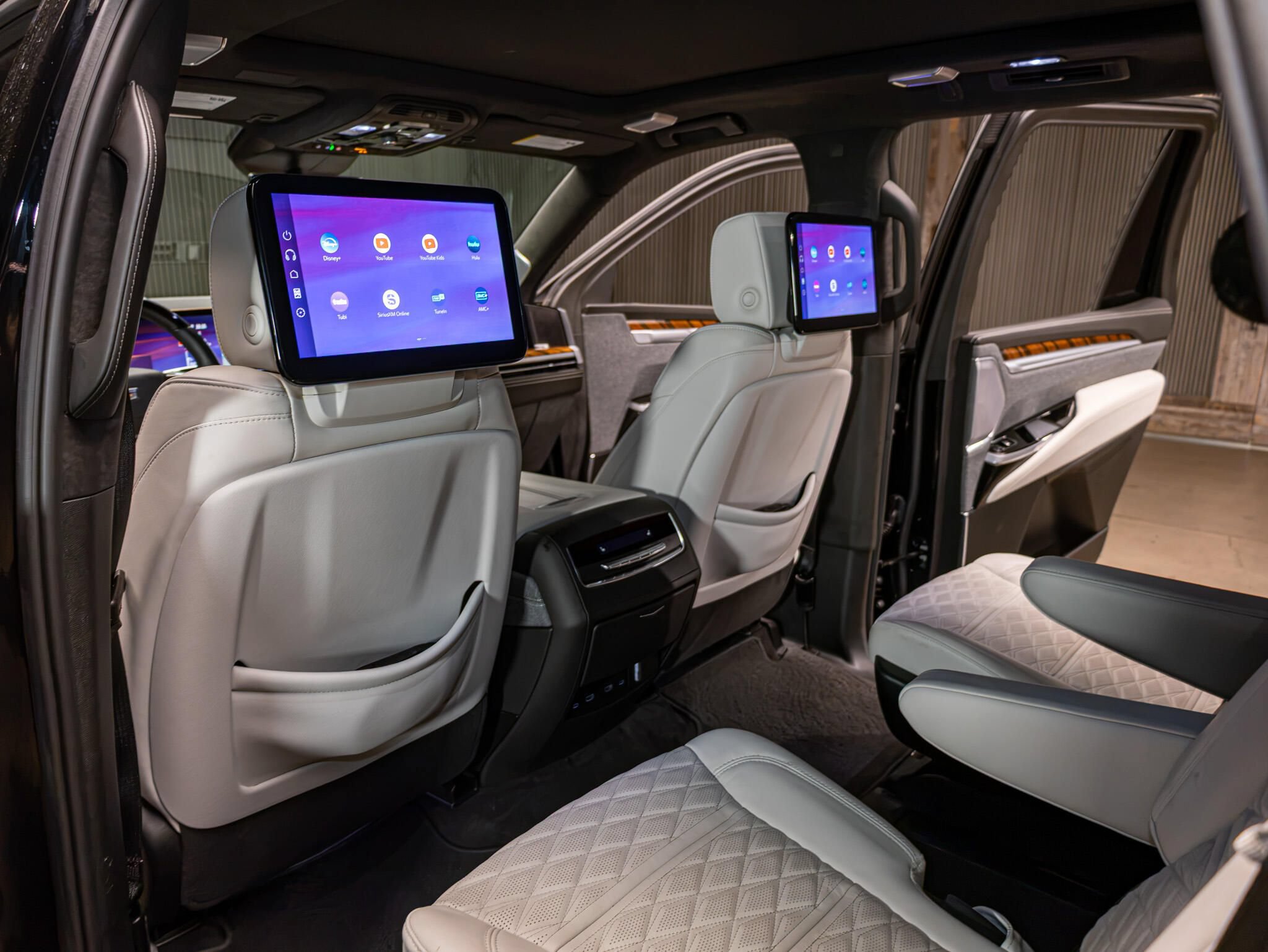 Used 2025 Cadillac Escalade Sport Platinum w/ LPO, Floor Liner Package AWD/4WD image 22