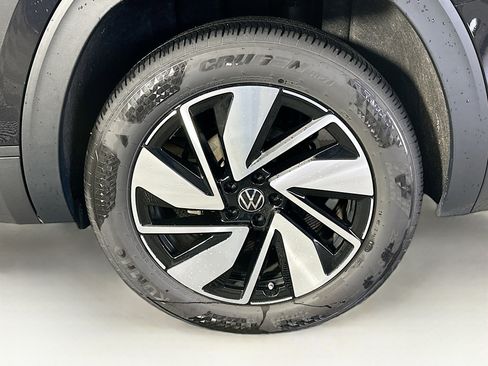 Used 2025 Volkswagen Atlas SE image 11