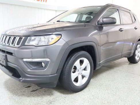 Used 2019 Jeep Compass Latitude w/ Popular Equipment Group FWD image 2