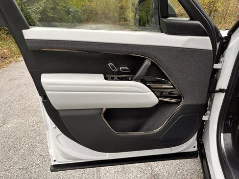 Used 2024 Land Rover Range Rover Sport SE image 10