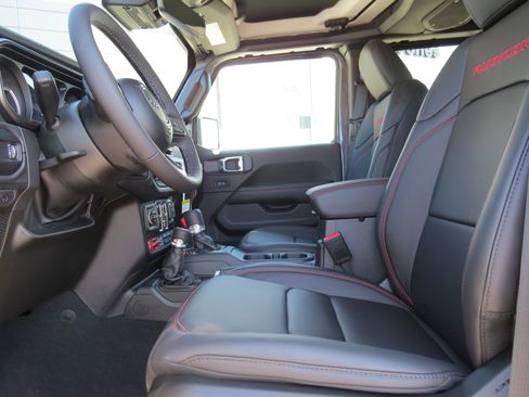 New 2025 Jeep Gladiator Rubicon image 19