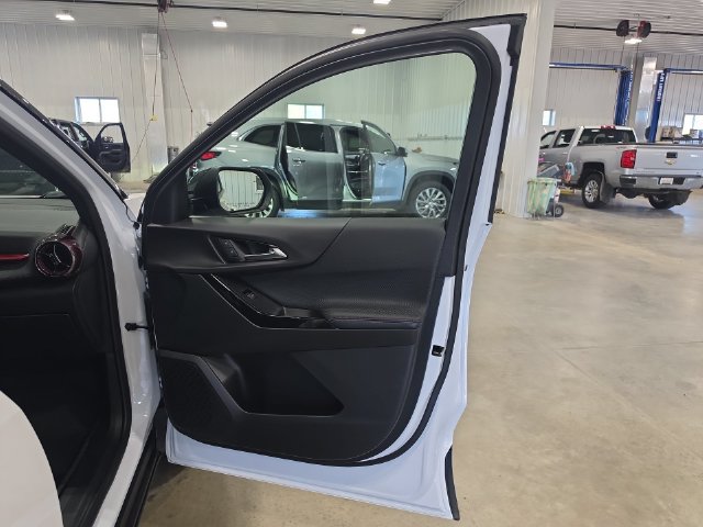 Used 2025 Chevrolet Equinox RS w/ Convenience Package III AWD/4WD image 32