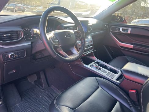 Used 2022 Ford Explorer XLT w/ Equipment Group 202A image 8