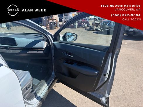 Used 2024 Nissan Ariya AWD image 18