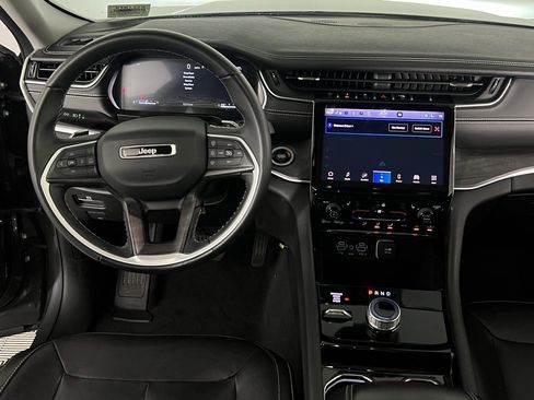 Used 2022 Jeep Grand Cherokee Limited image 29