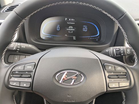 Certified 2025 Hyundai Venue Limited image 18