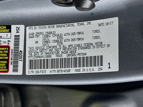 Used 2017 Toyota Tacoma TRD Off-Road w/ Premium & Technology Package image 12