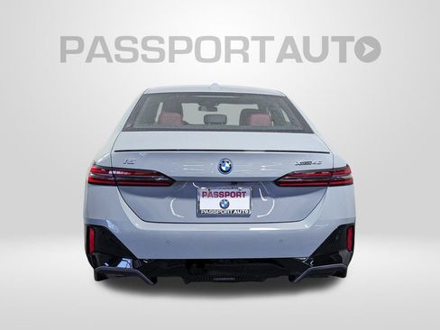 New 2026 BMW i5 eDrive40 image 4