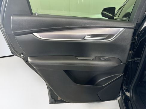 Used 2022 Cadillac XT5 Luxury w/ LPO, ONYX Package FWD image 24