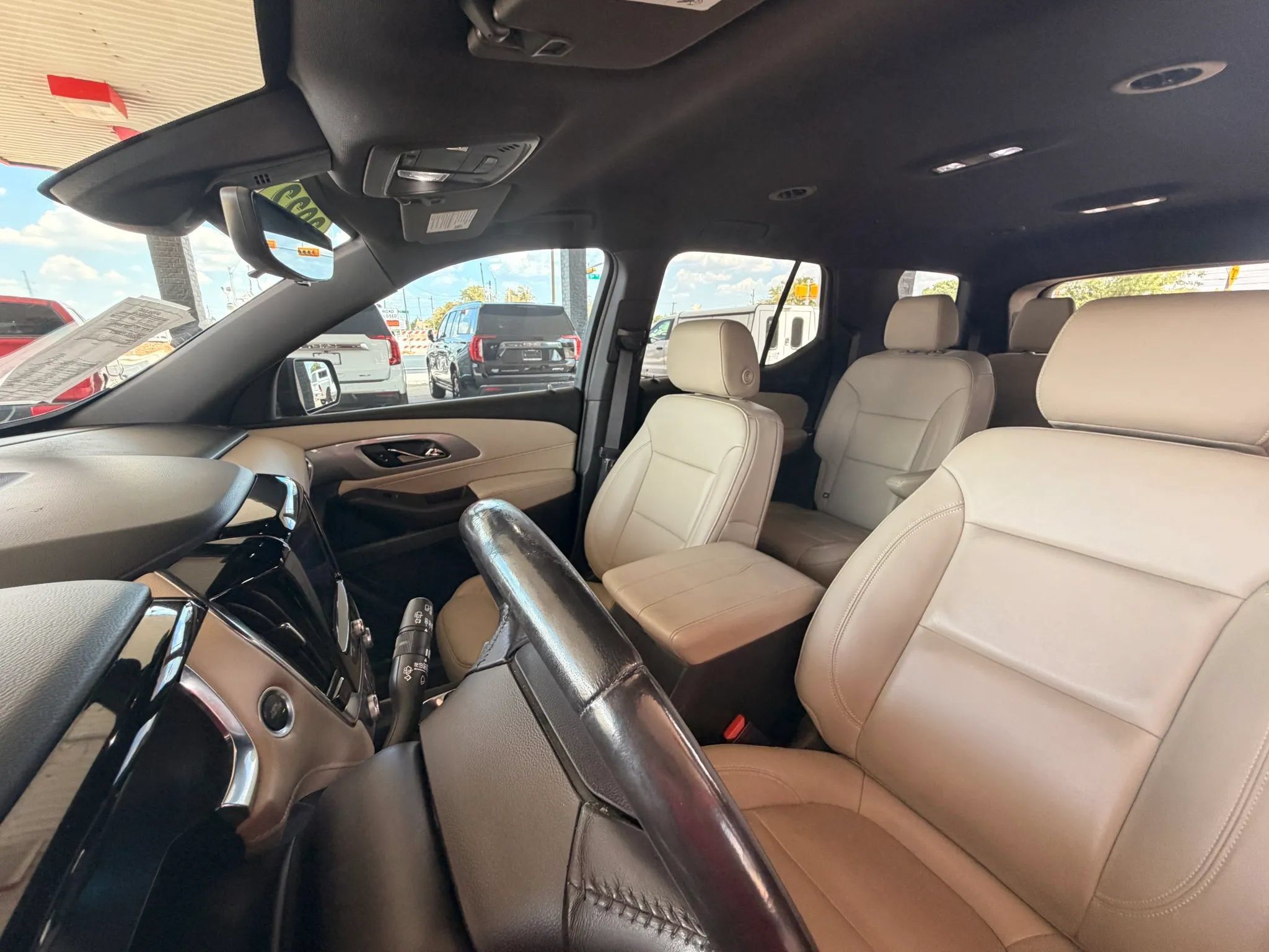 Used 2022 Chevrolet Traverse LT w/ LT Premium Package FWD image 18