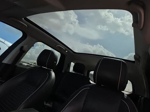 Used 2018 Land Rover Discovery Sport HSE AWD/4WD image 4