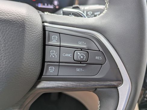 Used 2025 Jeep Grand Cherokee L Limited w/ Luxury Tech Group II AWD/4WD image 19