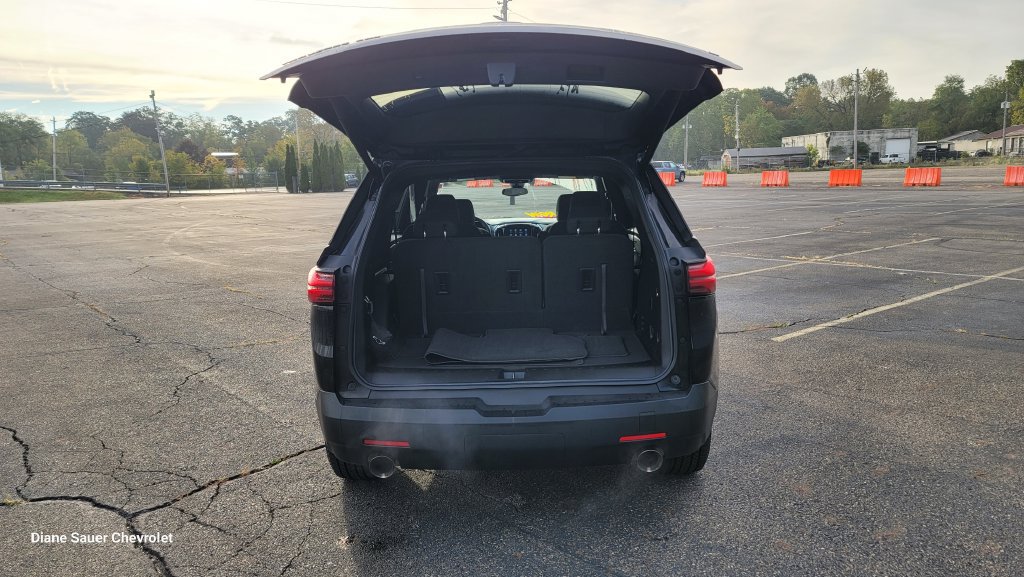 Used 2023 Chevrolet Traverse LT w/ LPO, Cargo Package AWD/4WD image 11