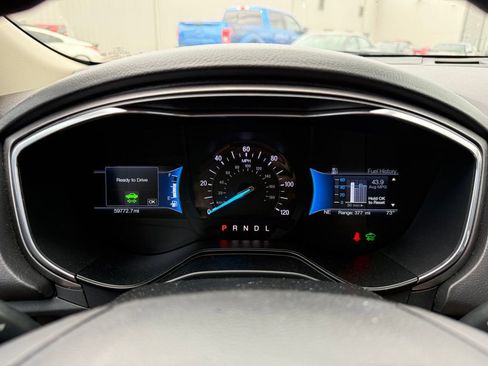 Used 2020 Ford Fusion SE image 8