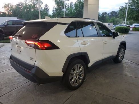 Used 2019 Toyota RAV4 XLE Premium w/ Cold Weather Package AWD/4WD image 6
