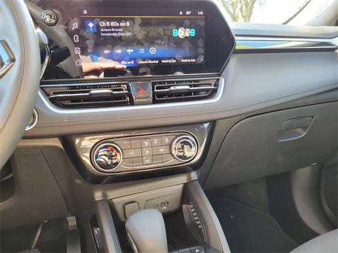 Used 2025 Chevrolet TrailBlazer LT image 30