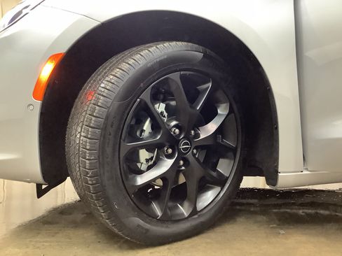 New 2026 Chrysler Pacifica Select w/ S Appearance Package FWD image 27