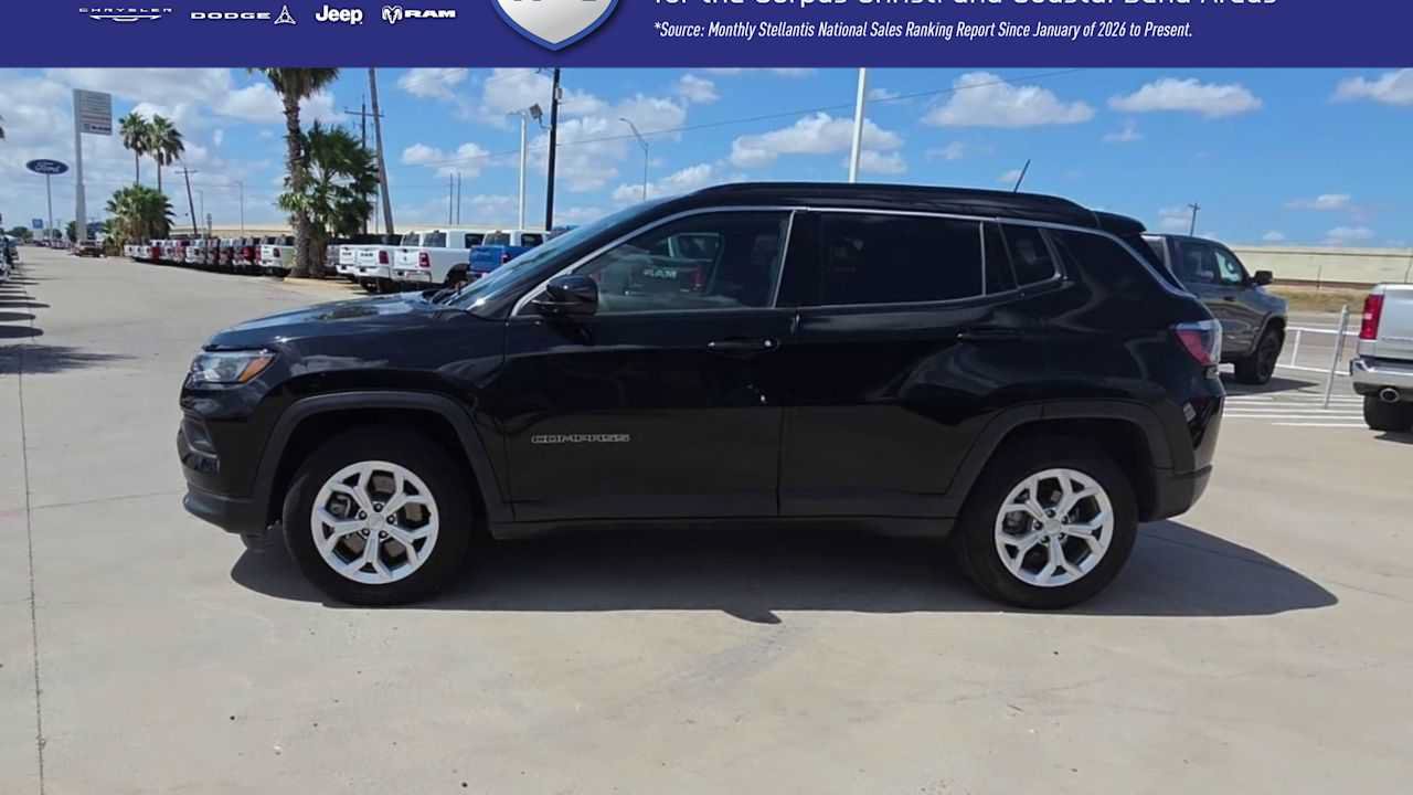 Used 2024 Jeep Compass Latitude AWD/4WD image 5