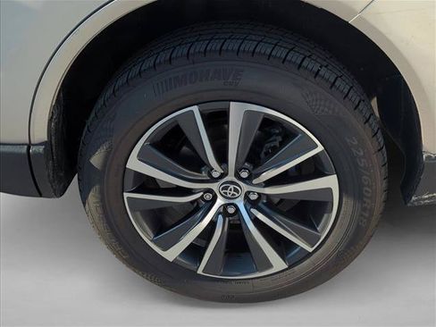 Certified 2023 Toyota Venza LE AWD/4WD image 7