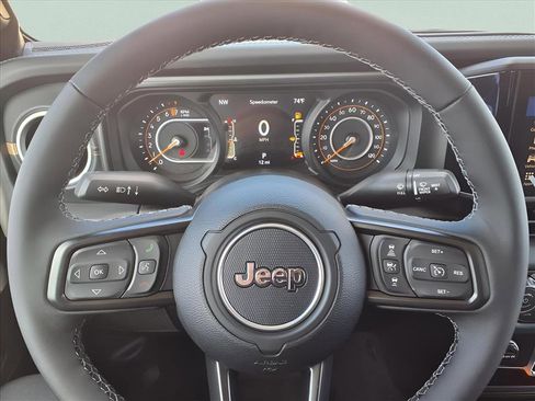 New 2025 Jeep Gladiator High Tide image 13