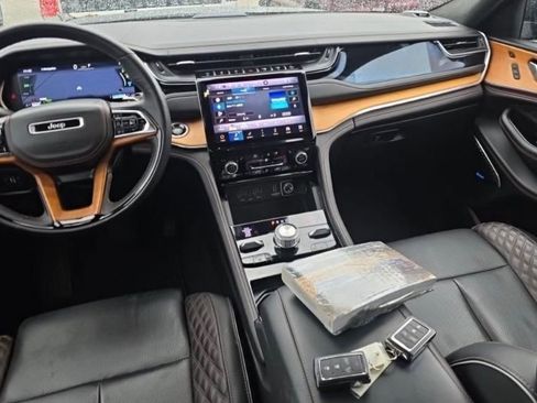 Used 2022 Jeep Grand Cherokee Summit image 3