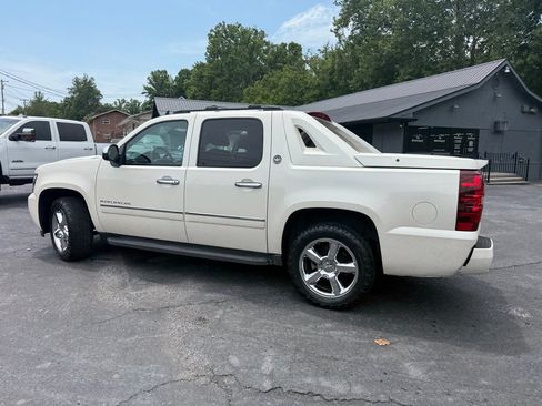 Used 2013 Chevrolet Avalanche LTZ AWD/4WD image 24