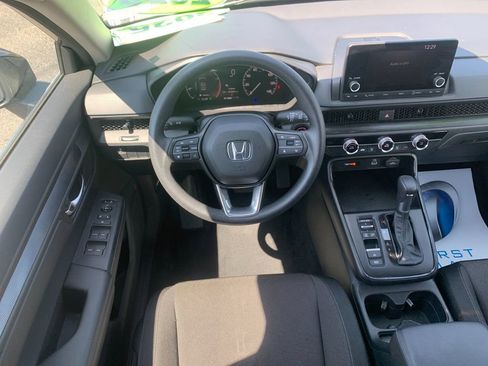 Used 2025 Honda CR-V LX image 17